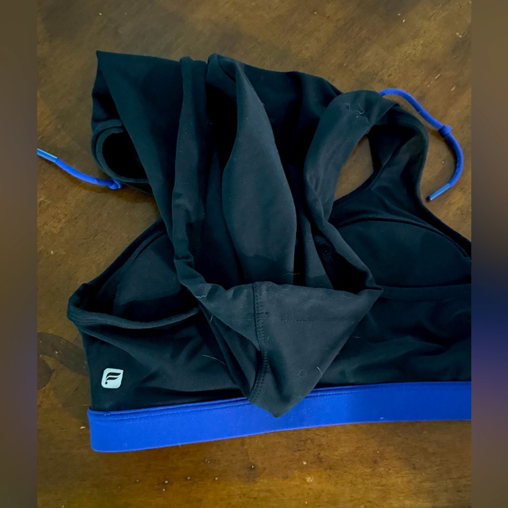 Black and purple outdoor sports bra. Fabletics. XS - Picture 4 of 5